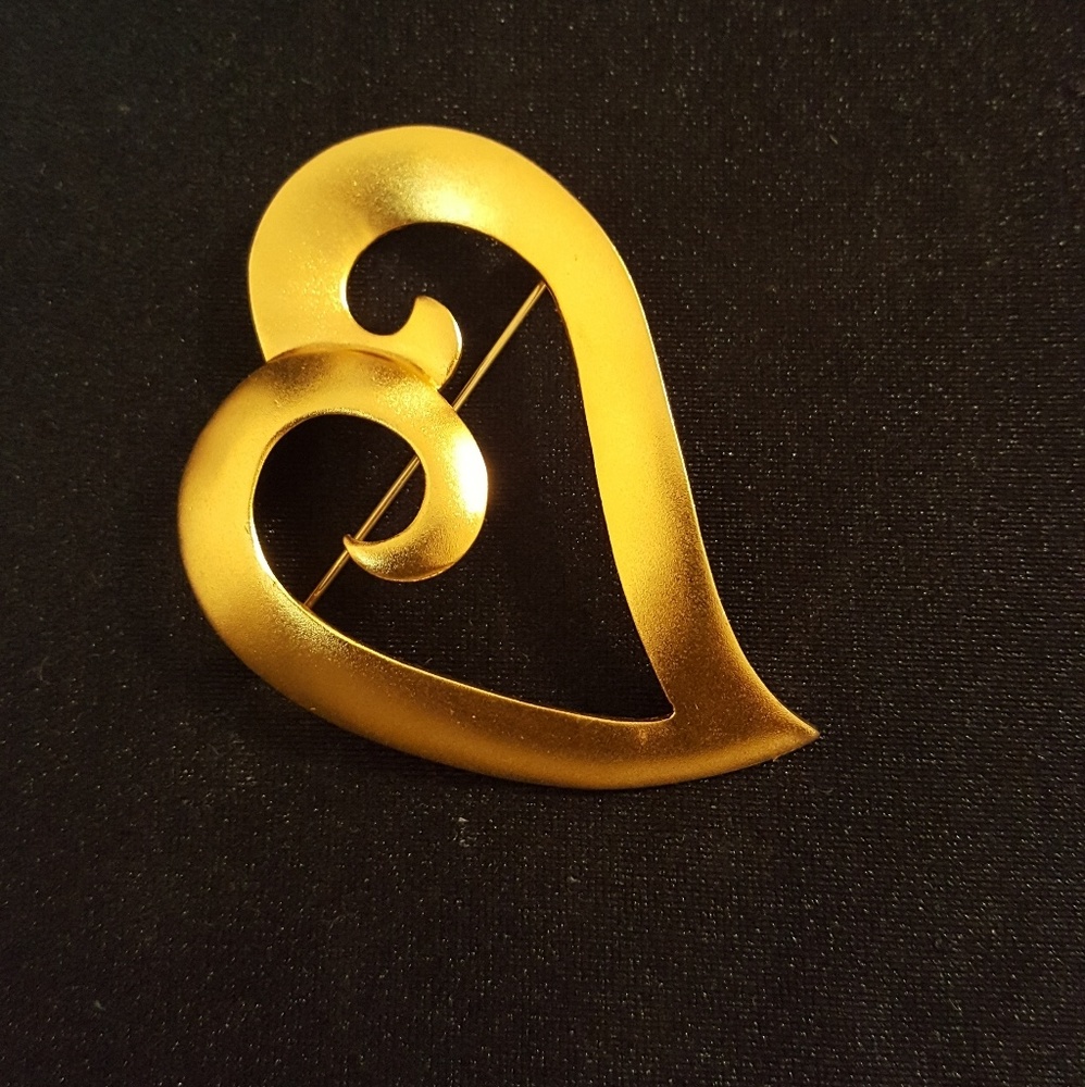 Linda Dano Sugned Heart Gold Brooch